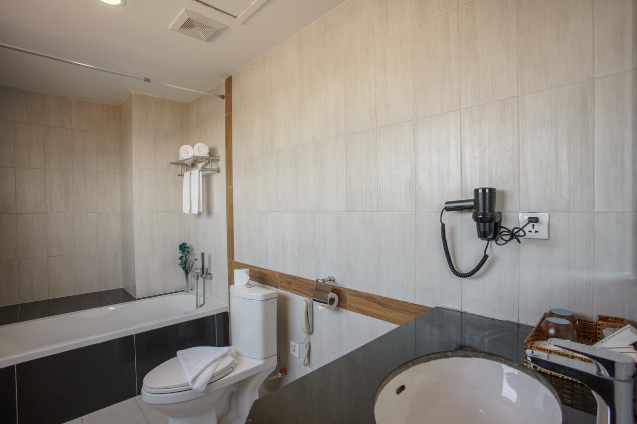 Kuch Oudom Hotel Phnom Penh Bagian luar foto